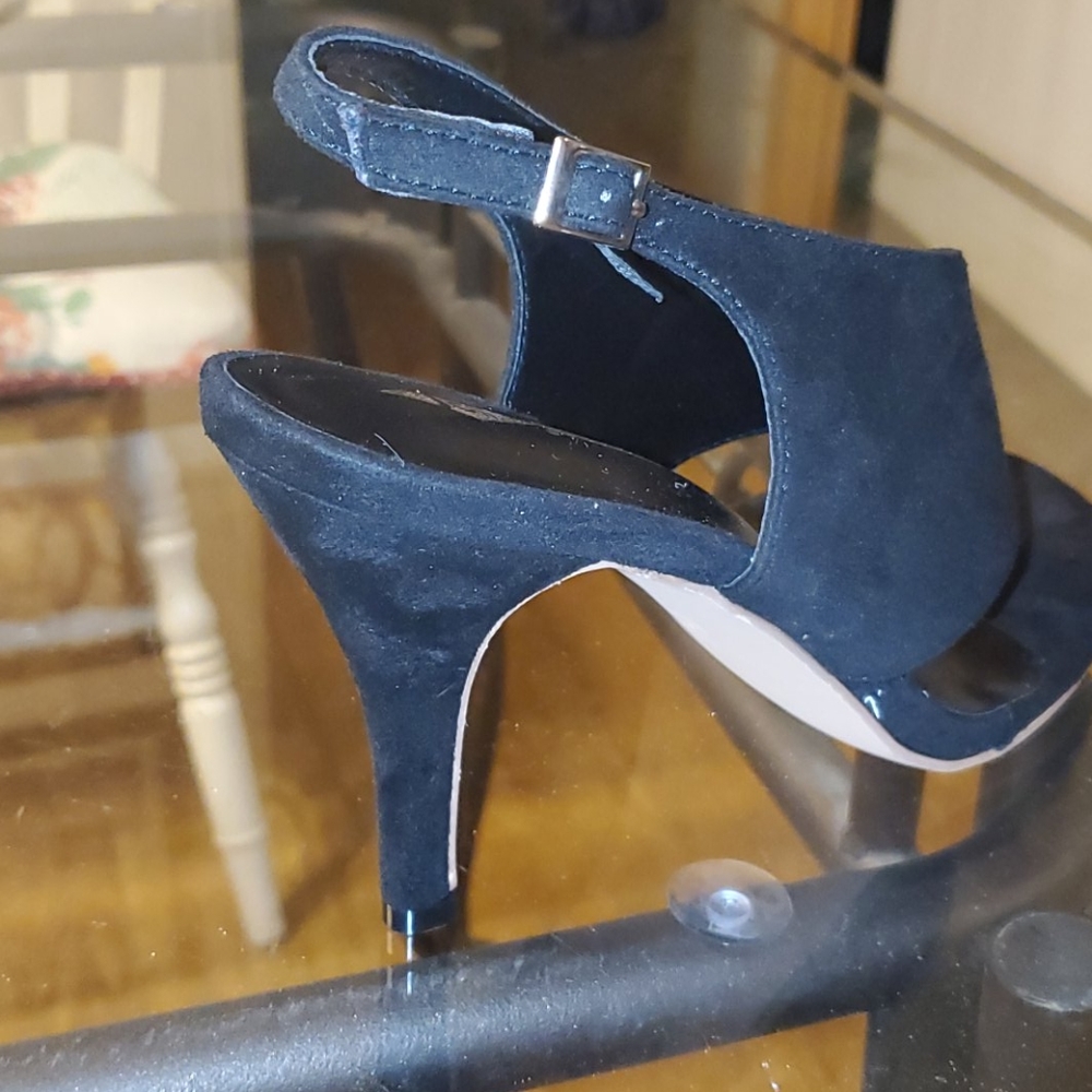 High Heel Sandals - Picture 3 of 3